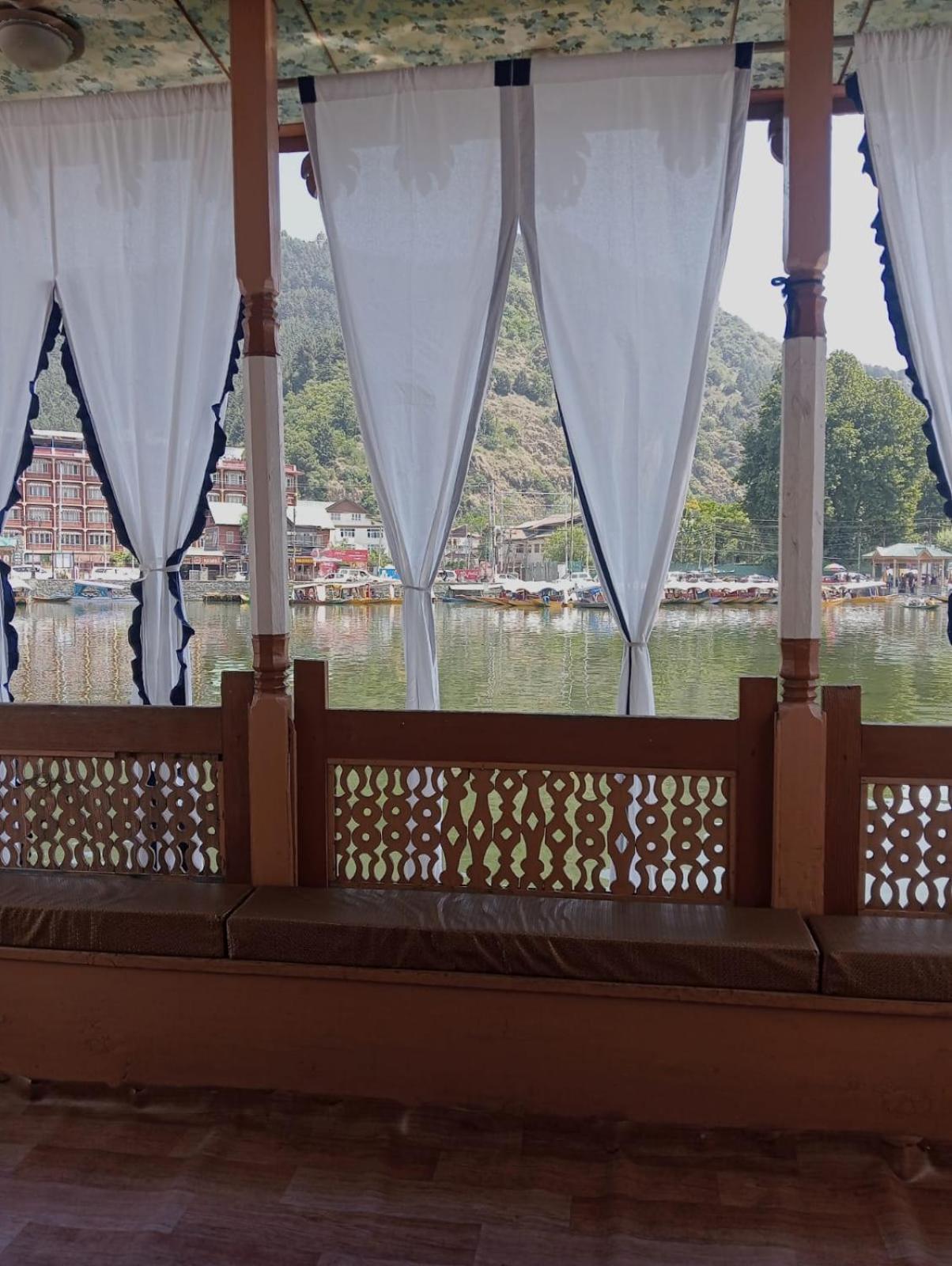 New Lakes Crown Group Of Houseboats Srīnagar エクステリア 写真