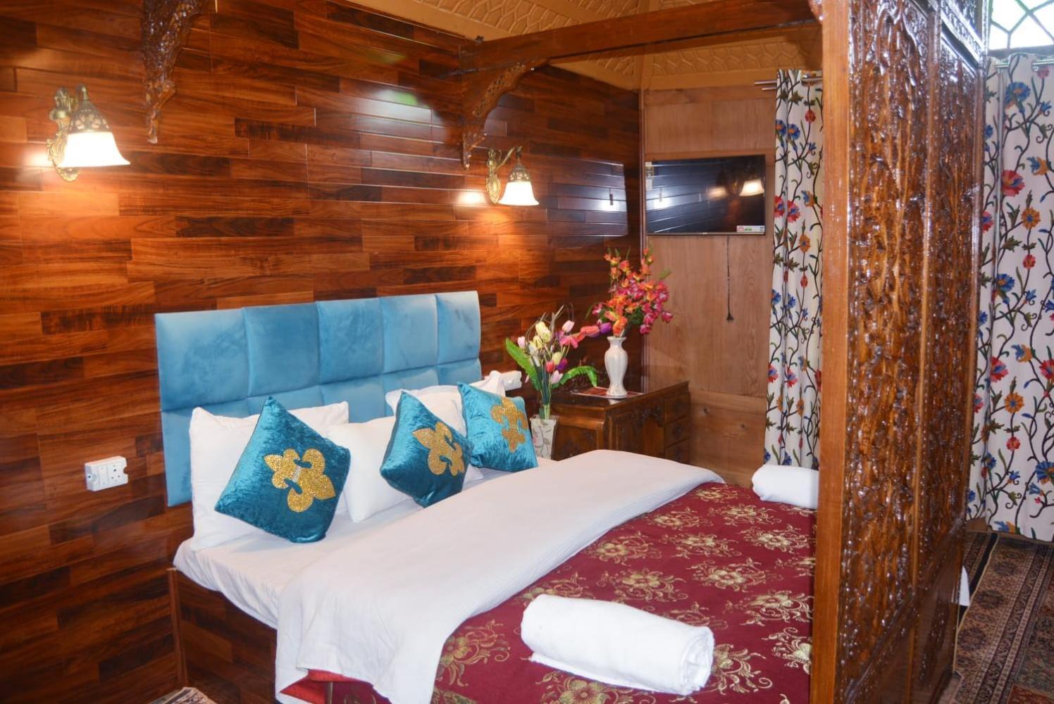 New Lakes Crown Group Of Houseboats Srīnagar エクステリア 写真