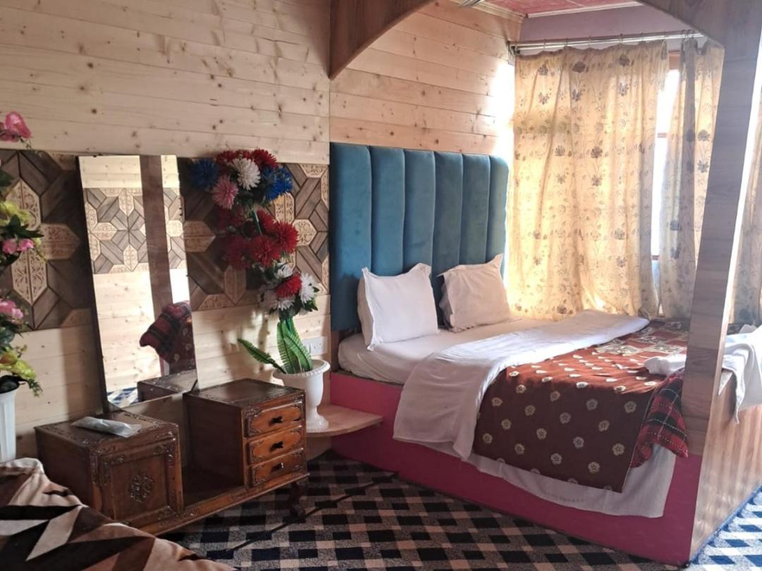 New Lakes Crown Group Of Houseboats Srīnagar 部屋 写真